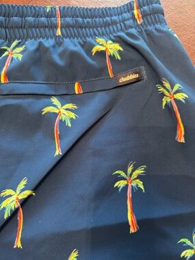 Chubbies Men's XXL  Navy Palm-Print Swim Trunks with white draw string NWT 5.5
